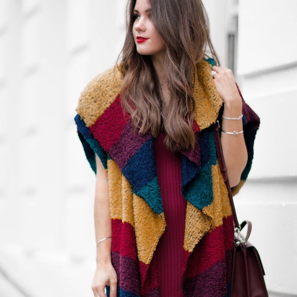 Alice + Olivia Muriel Striped Oversized Shawl in Multicolored M/L - Picture 3 of 14